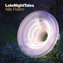 Image du média "LATENIGHTTALES de Nils FRAHM"