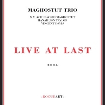 Image du média "LIVE AT LAST de MAGHOSTUTU TRIO"