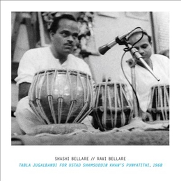 Image du média "TABLA JUGALBANDI FOR USTAD SHAMSUDDIN KHAN'S PUNYATITHI,1968 de Shashi BELLARE & RAVI BELLARE"