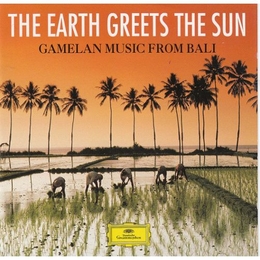 Image du média "THE EARTH GREETS THE SUN: GAMELAN MUSIC FROM BALI de GONG KEBYAR, SEBATU"