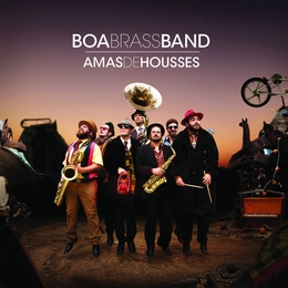 Image du média "AMAS DE HOUSSES de BOA BRASS BAND"