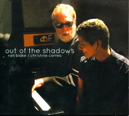 Image du média "OUT OF THE SHADOWS de Ran BLAKE & CHRISTINE CORREA"