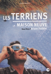 Image du média "TERRIENS / LA MAISON NEUVE / LES TERRIENS, DEUX ANS APRÈS de Ariane DOUBLET"