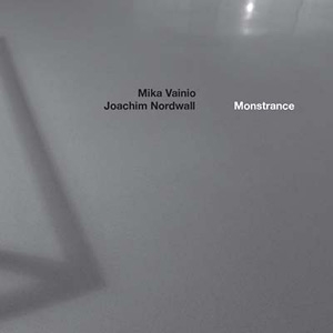 Couverture MONSTRANCE de Mika VAINIO, JOACHIM NORDWALL