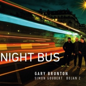 Couverture NIGHT BUS de Gary BRUNTON, SIMON GOUBERT, BOJAN Z