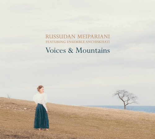 Couverture VOICES & MOUNTAINS de Russudan MEIPARIANI FEAT. ENSEMBLE ANCHISKHATI