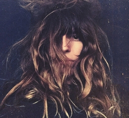 Image du média "LAY LOW de Lou DOILLON"