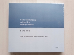 Image du média "STRANDS de Palle MIKKELBORG,JACOB BRO, MARILYN MAZUR"