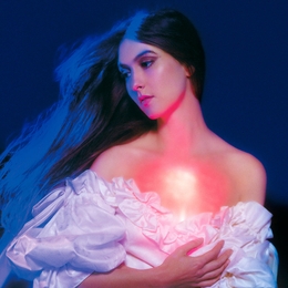 Image du média "AND IN THE DARKNESS HEARTS AGLOW de WEYES BLOOD"