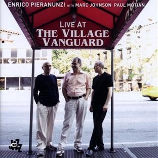 Couverture LIVE AT THE VILLAGE VANGUARD de Enrico PIERANUNZI