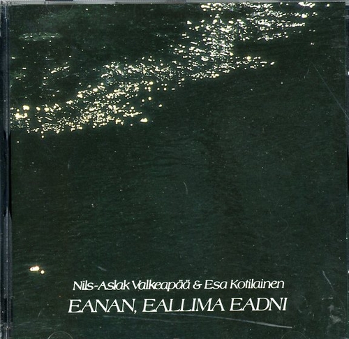 Couverture EANAN, EALLIMA EADNI de Nils-Aslak VALKEAPÄÄ & ESA KOTILAINEN