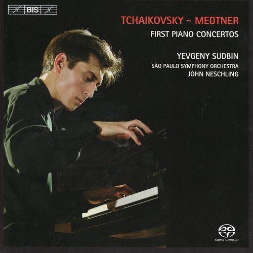 Couverture CONCERTO PIANO 1 (+ MEDTNER: CONC. PIANO 1) de Piotr Ilitch TCHAIKOVSKY