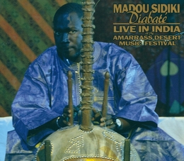 Image du média "LIVE IN INDIA AT THE AMARRAS DESERT MUSIC FESTIVAL de Madou Sidiki DIABATE"