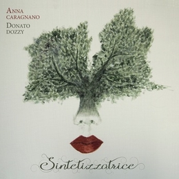 Image du média "SINTETIZZATRICE de Anna CARAGNANO, DONATO DOZZY"