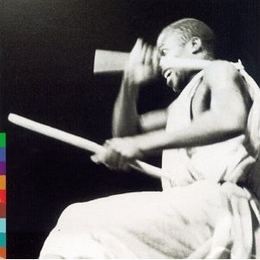 Image du média "THE DRUMMERS OF BURUNDI: LIVE AT REAL WORLD"