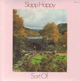 Image du média "SORT OF (+BONUS TRACKS) de SLAPP HAPPY"