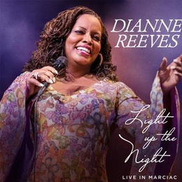 Image du média "LIGHT UP THE NIGHT - LIVE IN MARCIAC de Dianne REEVES"