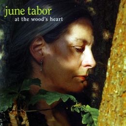 Image du média "AT THE WOOD'S HEART de June TABOR"