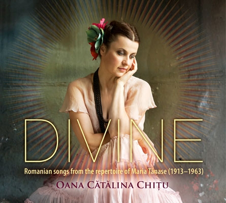 Couverture DIVINE: ROMANIAN SONGS FROM THE REPERTOIRE OF MARIA TANASE de Oana Catalina CHITU