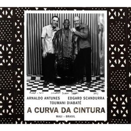 Image du média "A CURVA DA CINTURA  MALI - BRASIL de Arnaldo ANTUNES, E. SACANDURRA, TOUMANI DIABATÉ"