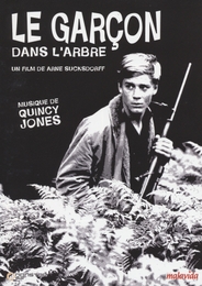 Image du média "LE GARÇON DANS L'ARBRE de Arne SUCKSDORFF"