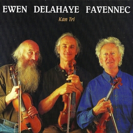 Image du média "KAN TRI de EWEN/DELAHAYE/FAVENNEC"