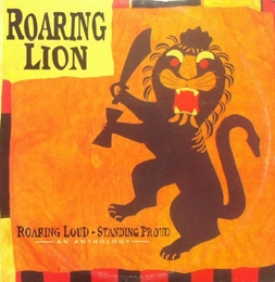 Image du média "ROARING LOUD, STANDING PROUD de ROARING LION"