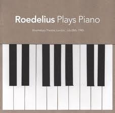 Image du média "PLAYS PIANO de Hans-Joachim ROEDELIUS"