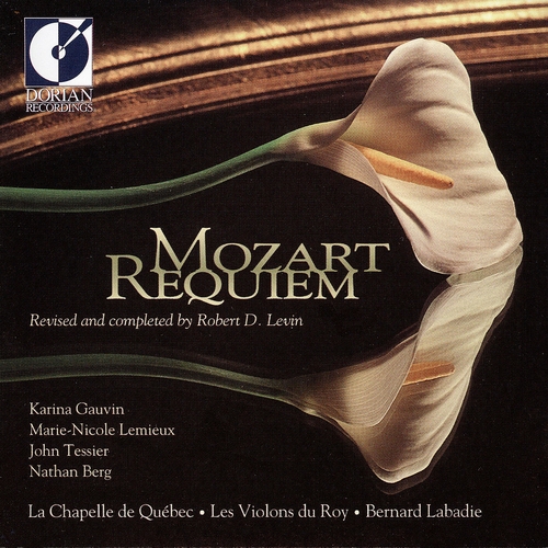 Couverture REQUIEM de Wolfgang Amadeus MOZART