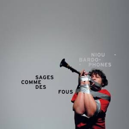 Image du média "SAGES COMME DES FOUS de NIOU BARDOPHONES"