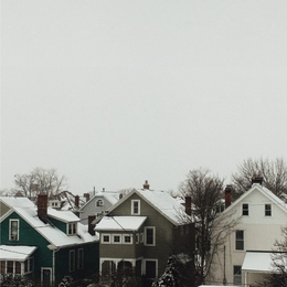 Image du média "BELOW THE HOUSE de PLANNING FOR BURIAL"