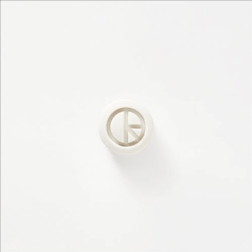 Couverture LOVE FREQUENCY de KLAXONS