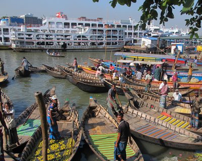 La rivière Buriganga à Dacca