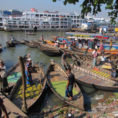 La rivière Buriganga à Dacca