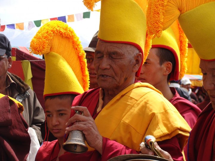 Clochette_Rite d’activation d’une statue gigantesque de Bouddha. Moines Gelugpa, Ladakh, 2014 (c) Photo A.-M. Vuillemenot  (6).