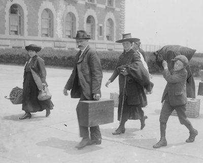 L'arrivée des migrants à Ellis Island aux Etats-Unis en 1915