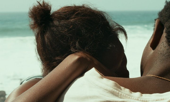 Atlantique de Mati Diop - le baiser.jpg