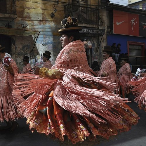 Bolivie: danseurs lors d'un festival à La PAZ