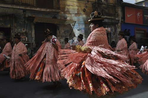 Bolivie: danseurs lors d'un festival à La PAZ