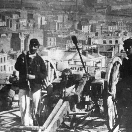 Canons rassemblés à Montmartre.png