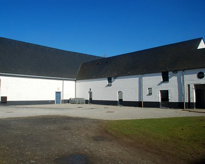 Ferme_du_Biéreau_-_Grange_-Wikimedia_CC_EmDee