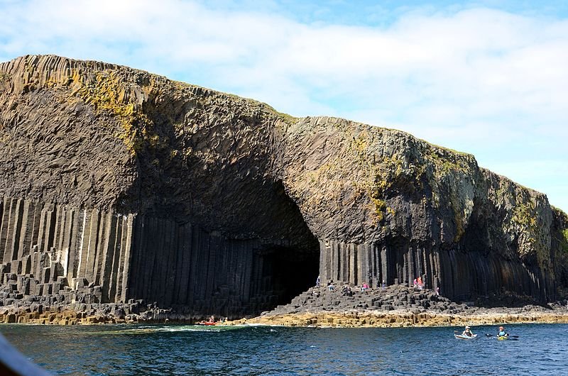 Fingal&#x27;s_Cave,_Staffa_Island_01.jpg