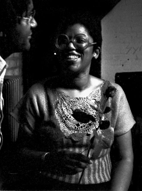 Jeanne Lee 1984 in der Fabrik in Hamburg, links Anthony Braxton Kai Kowalewski (CC BY-SA 2.0 DE) Du son sur tes tartines.jpg