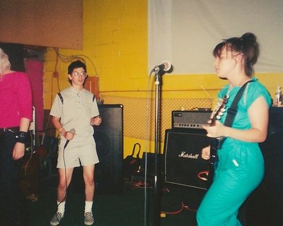 Le Tigre, live at the Volcano Room, live in the Indianapolis, Indiana, on September 22, 2000 - Sarah Stierch CC BY 4.0 Du son sur tes tartines.jpg