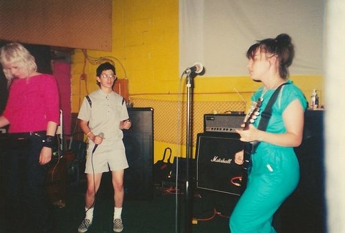 Le Tigre, live at the Volcano Room, live in the Indianapolis, Indiana, on September 22, 2000 - Sarah Stierch CC BY 4.0 Du son sur tes tartines.jpg