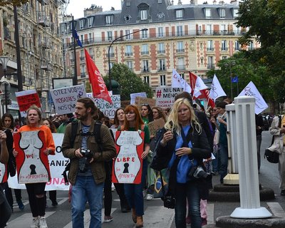 Manifestation_contre_les_atteintes_au_droit_à_l'avortement.jpg