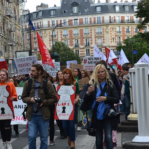 Manifestation_contre_les_atteintes_au_droit_à_l'avortement.jpg