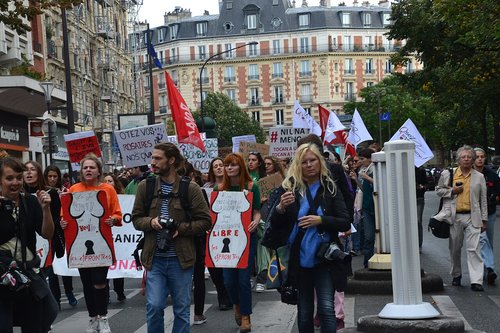 Manifestation_contre_les_atteintes_au_droit_à_l'avortement.jpg