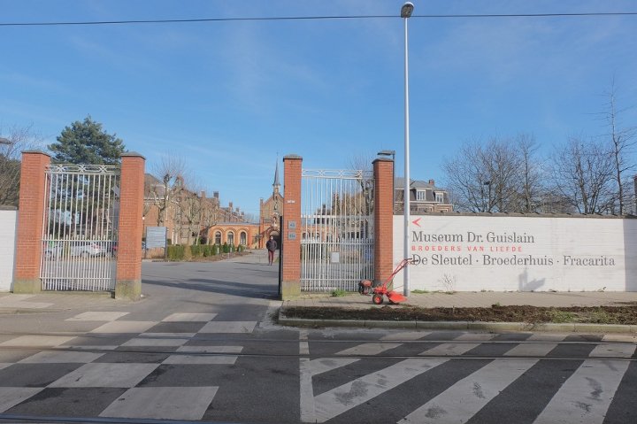 Musée Dr. Guislain - bâtiment vu de l'extérieur du site