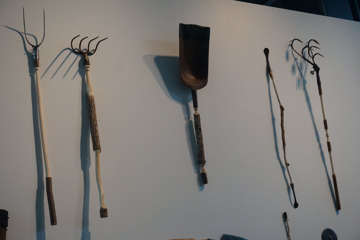 exposition Nous les arbres - outils - Afonso Tostes